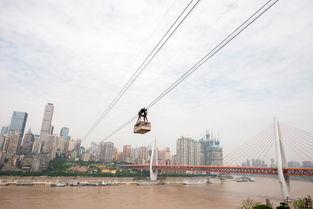 网红索道桥,空中奇观，连接城市与自然的空中走廊