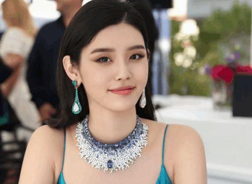 明星模特吃瓜,一场意外的美食冒险